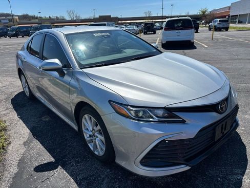 Used 2023 Toyota Camry LE image 4