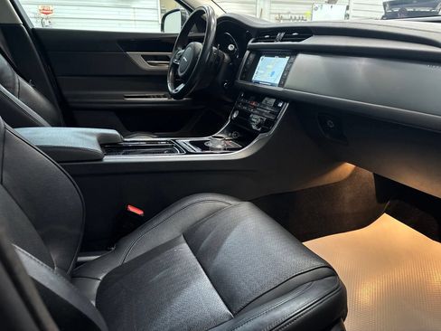 Used 2016 Jaguar XF Prestige AWD/4WD image 27