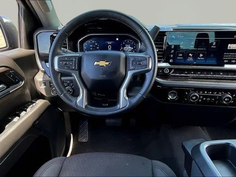 Used 2023 Chevrolet Silverado 1500 LT AWD/4WD image 8
