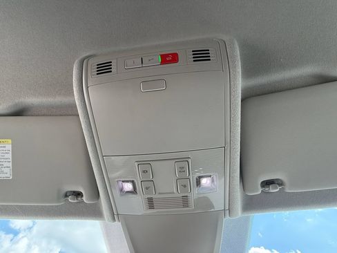 Used 2023 Volkswagen Tiguan SE FWD image 22
