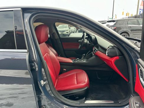 Used 2019 Alfa Romeo Giulia image 8