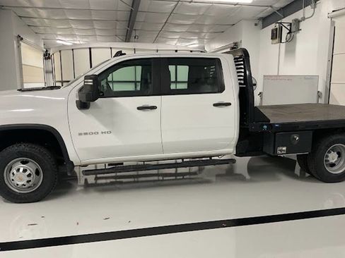 Used 2024 Chevrolet Silverado 3500 W/T w/ Snow Plow Prep Package image 4