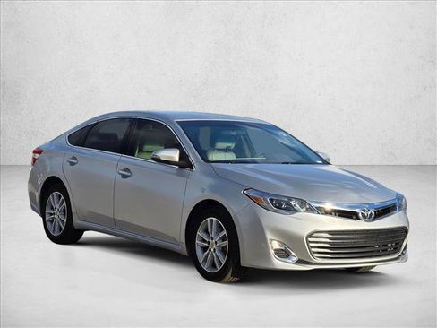 Used 2014 Toyota Avalon XLE image 3