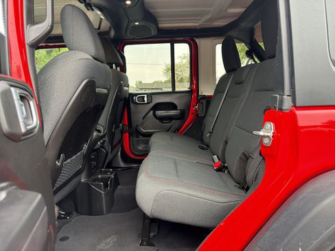 Used 2025 Jeep Wrangler Unlimited Rubicon AWD/4WD image 16