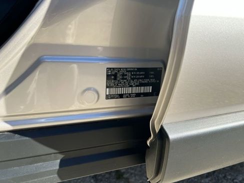 Used 2024 Toyota Venza LE image 35