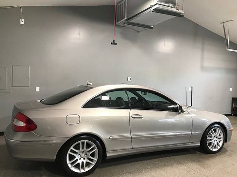 Used 2008 Mercedes-Benz CLK 350 Coupe image 3
