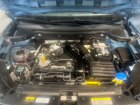 Certified 2025 Volkswagen Taos SE AWD/4WD image 18