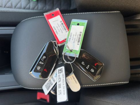 Used 2025 Volkswagen Tiguan S w/ 18" Wheel Package image 38