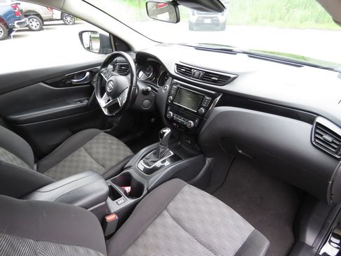 Used 2021 Nissan Rogue Sport SV AWD/4WD image 14