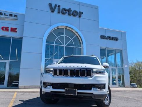 Used 2022 Jeep Wagoneer Series I AWD/4WD image 2