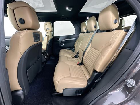 Used 2025 Land Rover Discovery Dynamic SE image 23