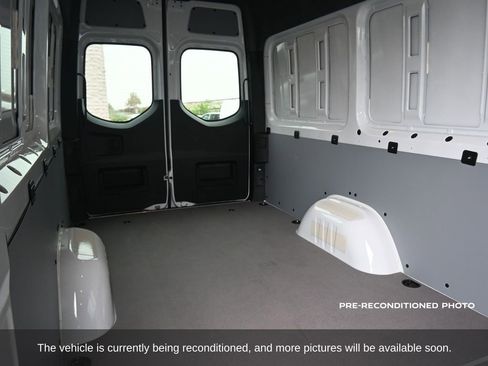 Used 2024 Mercedes-Benz Sprinter 2500 image 9