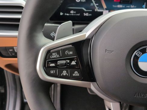 Used 2025 BMW 330i Sedan w/ M Sport Package image 19