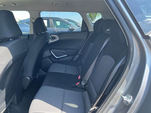 Used 2025 Kia Soul LX w/ LX Technology Package FWD image 25