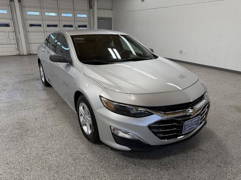 Used 2021 Chevrolet Malibu LS FWD image 4