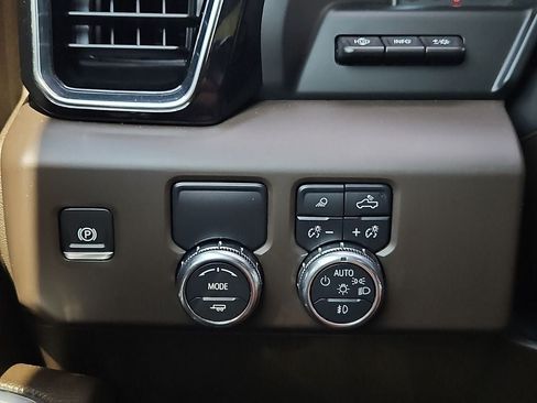 Used 2024 GMC Sierra 1500 Denali RWD image 23