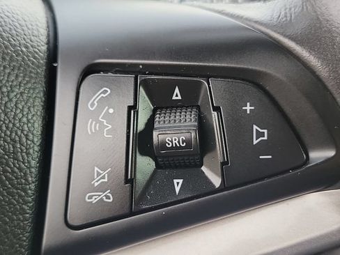 Used 2020 Chevrolet Trax LT w/ LT Convenience Package FWD image 9