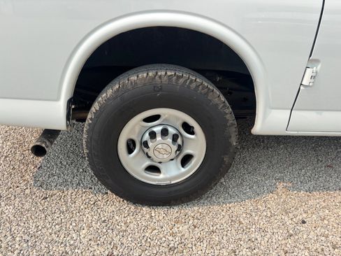 Used 2019 Chevrolet Express 3500 w/ Driver Convenience Package image 14