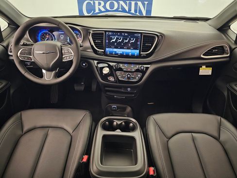 New 2026 Chrysler Pacifica Select image 18