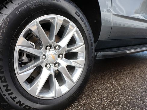 Used 2023 Chevrolet Suburban Premier image 41