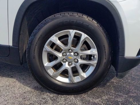 Used 2019 Chevrolet Traverse LT FWD image 12