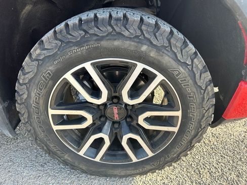 Used 2021 GMC Sierra 1500 AT4 w/ Technology Package AWD/4WD image 4