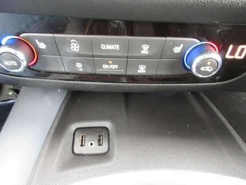 Certified 2019 Buick Enclave Essence FWD image 28