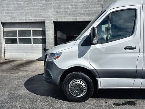 Used 2023 Mercedes-Benz Sprinter 3500 image 17