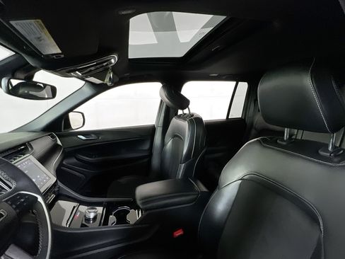 Used 2023 Jeep Grand Cherokee Altitude AWD/4WD image 21