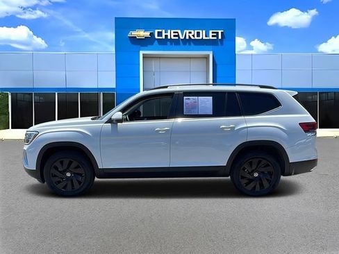 Used 2024 Volkswagen Atlas SE w/ Black Wheel Package FWD image 6