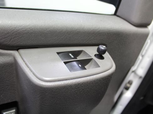 Used 2017 Chevrolet Express 2500 RWD image 16