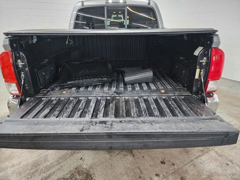 Used 2017 Toyota Tacoma SR5 w/ Tow Package AWD/4WD image 26