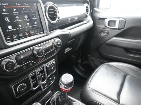 Used 2020 Jeep Wrangler Unlimited Sahara image 28