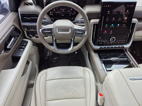 Used 2025 GMC Yukon Denali RWD image 13