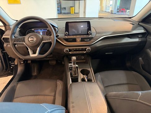 Used 2025 Nissan Altima 2.5 SV FWD image 27