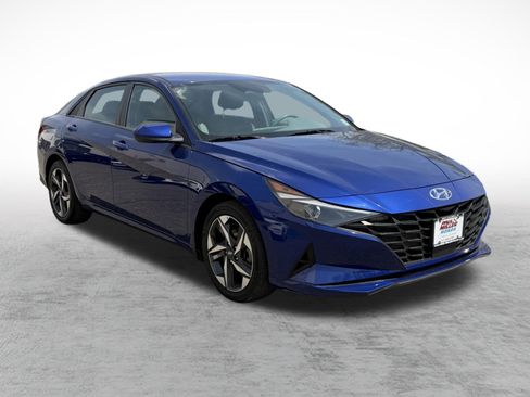 Used 2023 Hyundai Elantra SEL w/ Convenience Package image 3