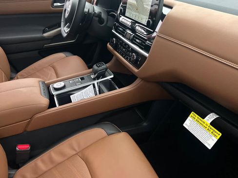 New 2025 Nissan Pathfinder Platinum image 20