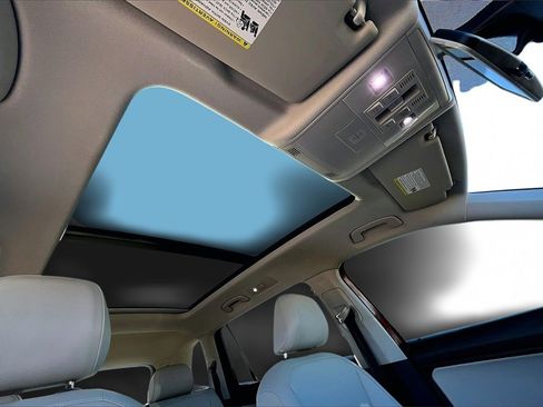 Used 2019 Volkswagen Tiguan SE w/ Panoramic Sunroof Package image 28