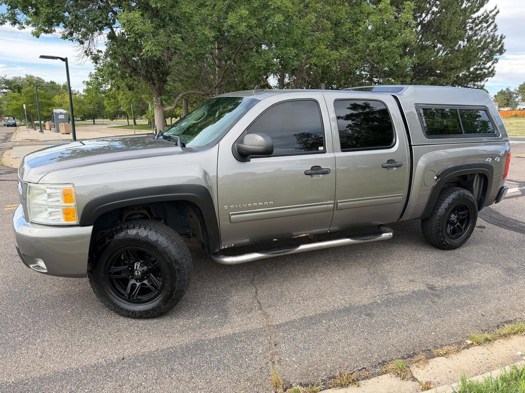 Used 2009 Chevrolet Silverado 1500 LT w/ Power Pack Plus AWD/4WD image 3