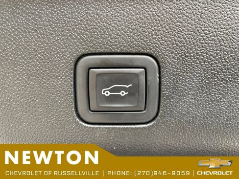 Used 2024 GMC Yukon SLT RWD image 42