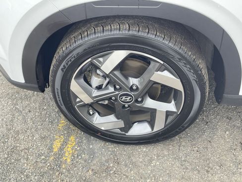 Used 2025 Hyundai Venue SEL image 30