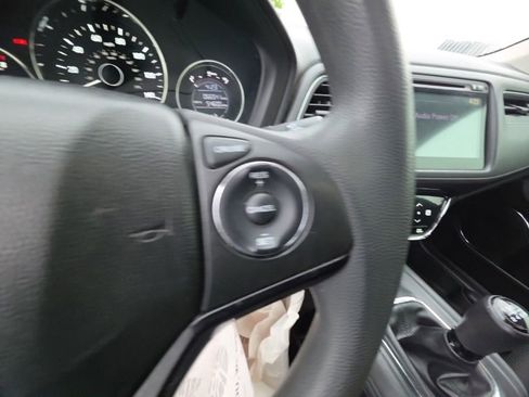 Used 2016 Honda HR-V EX image 17