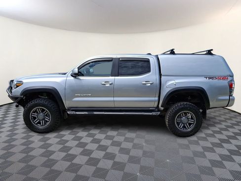 Used 2023 Toyota Tacoma TRD Off-Road w/ TRD Premium Off Road Package AWD/4WD image 10