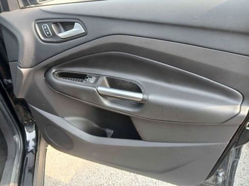 Used 2017 Ford Escape SE w/ Equipment Group 201A AWD/4WD image 16