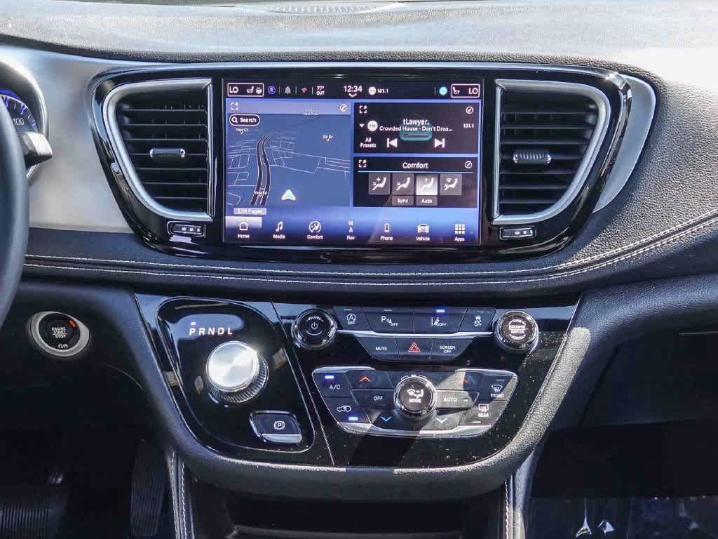 Used 2025 Chrysler Pacifica Limited FWD image 12