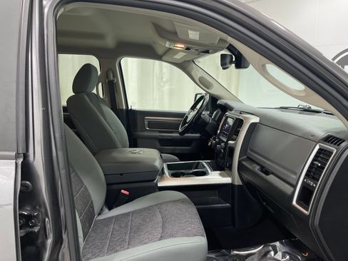 Used 2020 RAM 1500 Classic SLT w/ Luxury Group RWD image 31
