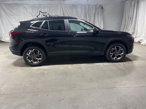 New 2026 Chevrolet Trax LT FWD image 8