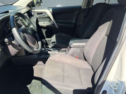 Used 2018 Toyota RAV4 XLE FWD image 5