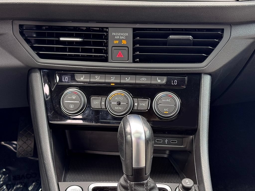 Used 2020 Volkswagen Jetta R-Line FWD image 31