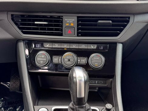 Used 2020 Volkswagen Jetta R-Line FWD image 31